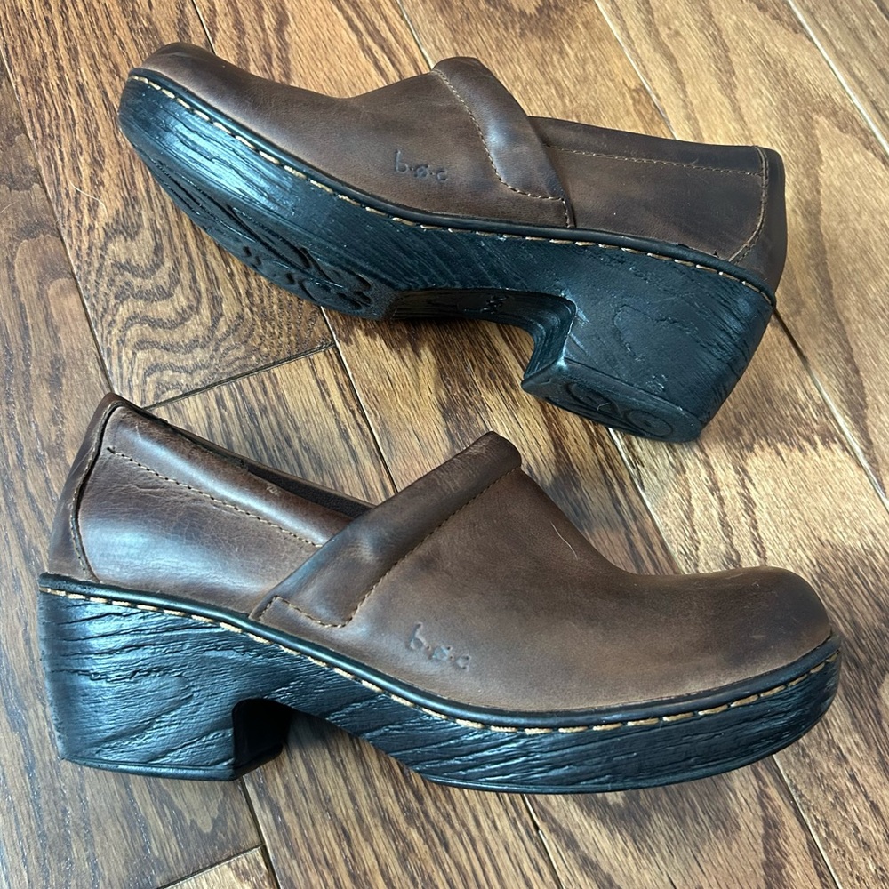 b.o.c. Women's Brown Leather Clogs Size 6.5